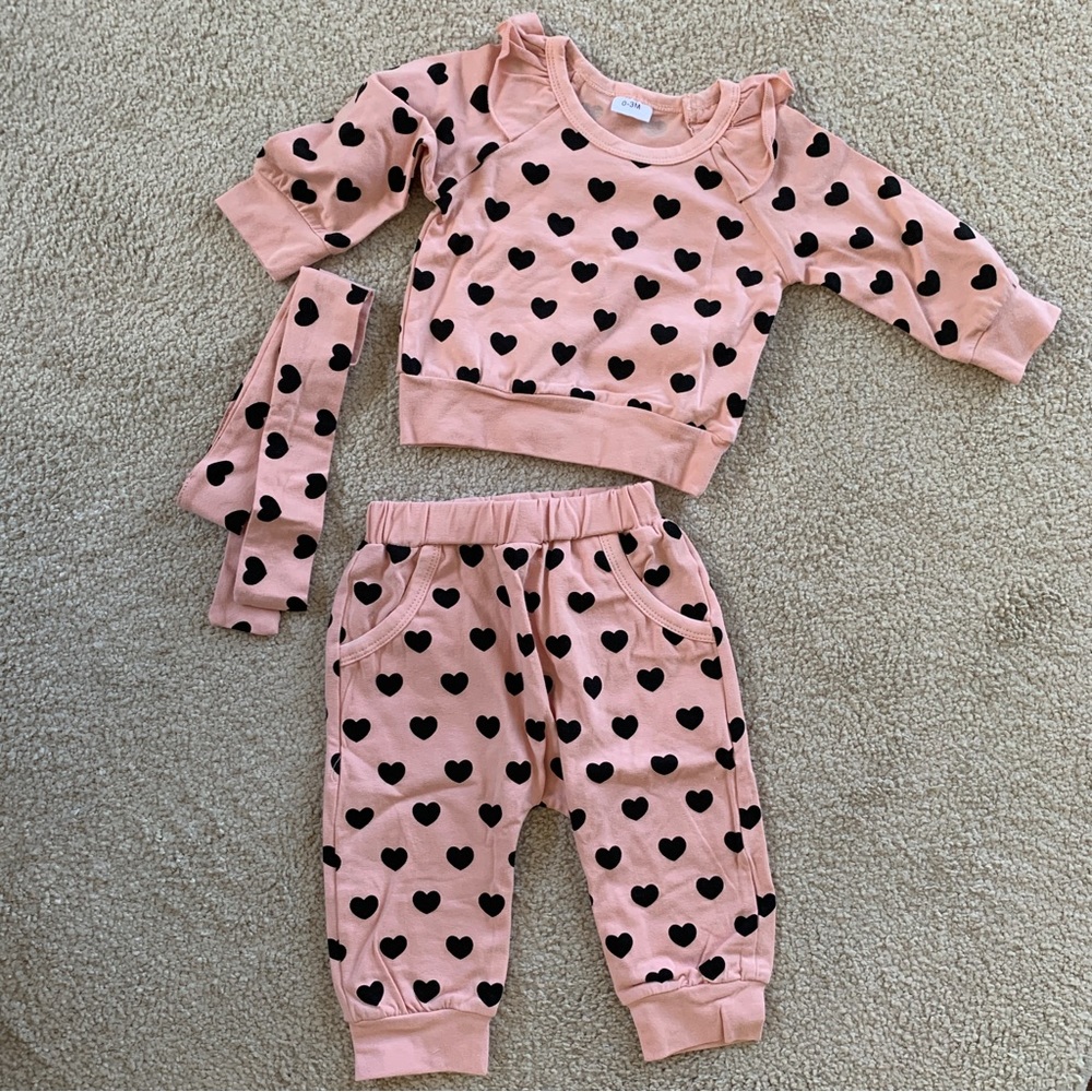 New 3 piece set with top bottom and headband 0-3 months, pink hearts